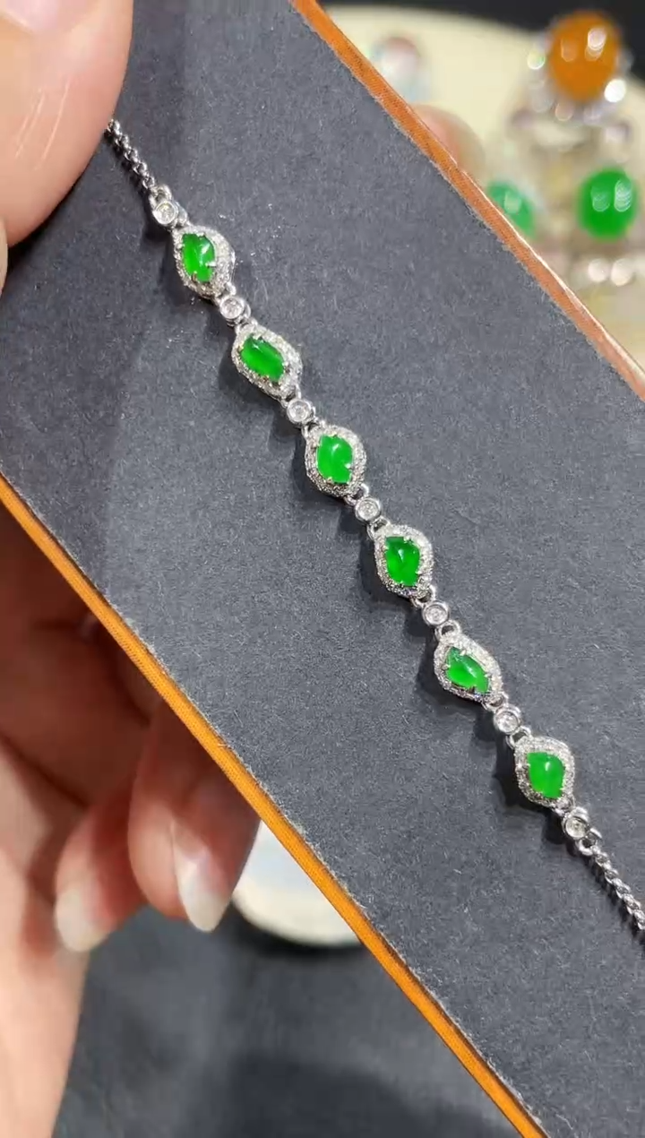 18K金镶嵌手链翡翠随形