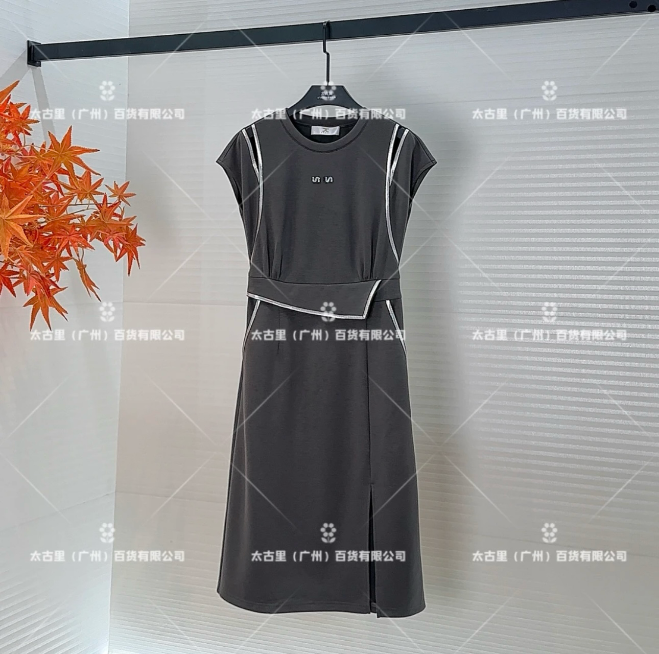 法式简约气质开叉显瘦收腰连衣裙JC-A1739