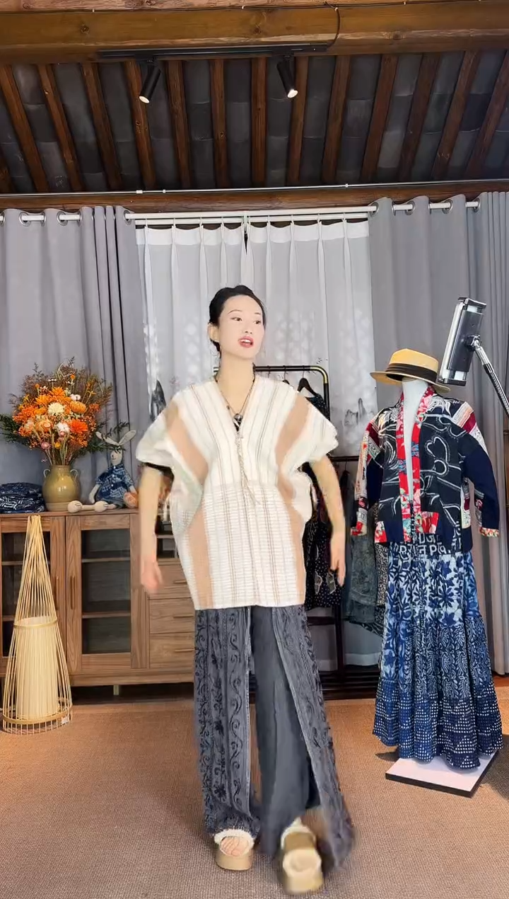 【闪购商品】设计师款白咖条纹短袖