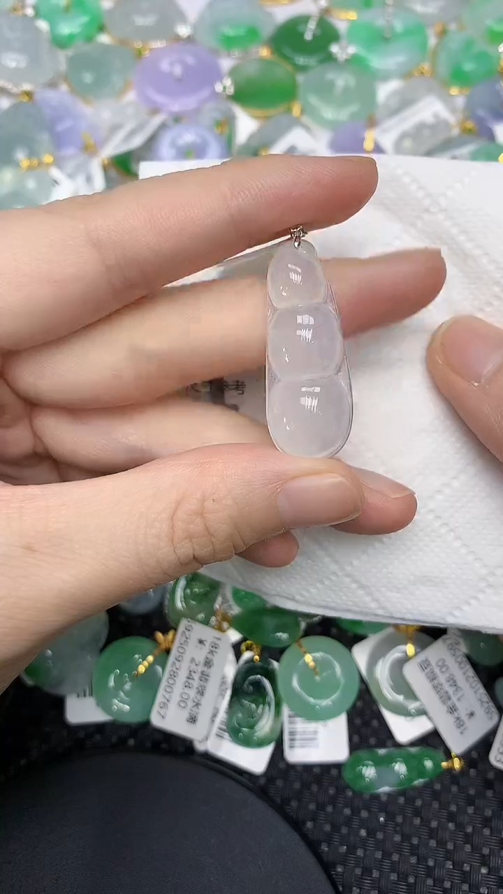 颈饰18K金镶嵌翡翠111111111