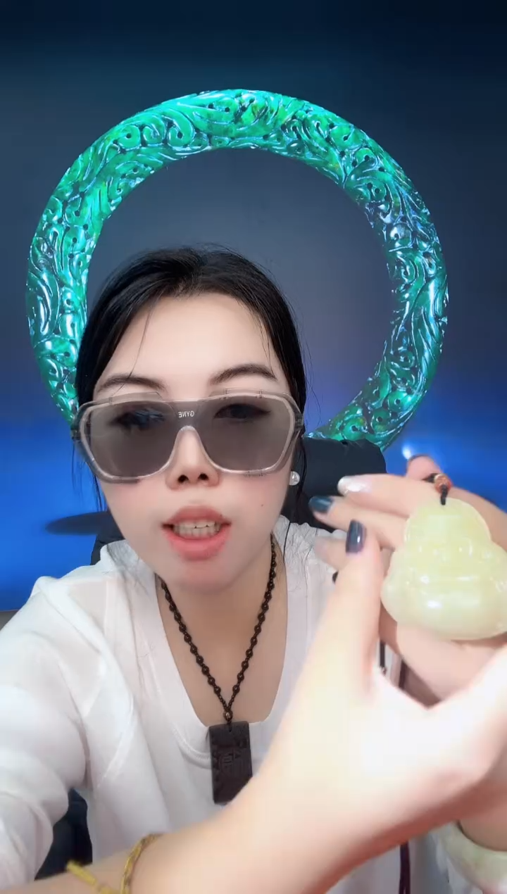 新疆若羌黄口佛一个