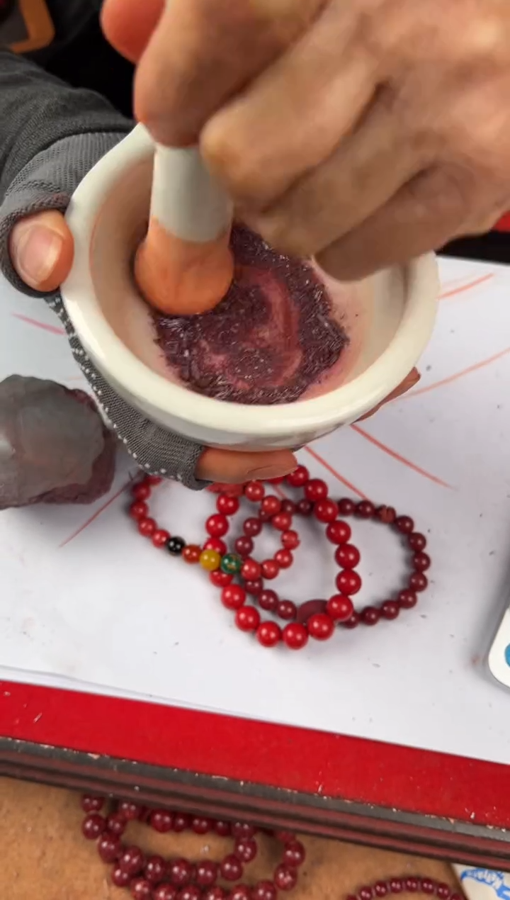 天然辰砂乌****司2个晶体平安锁