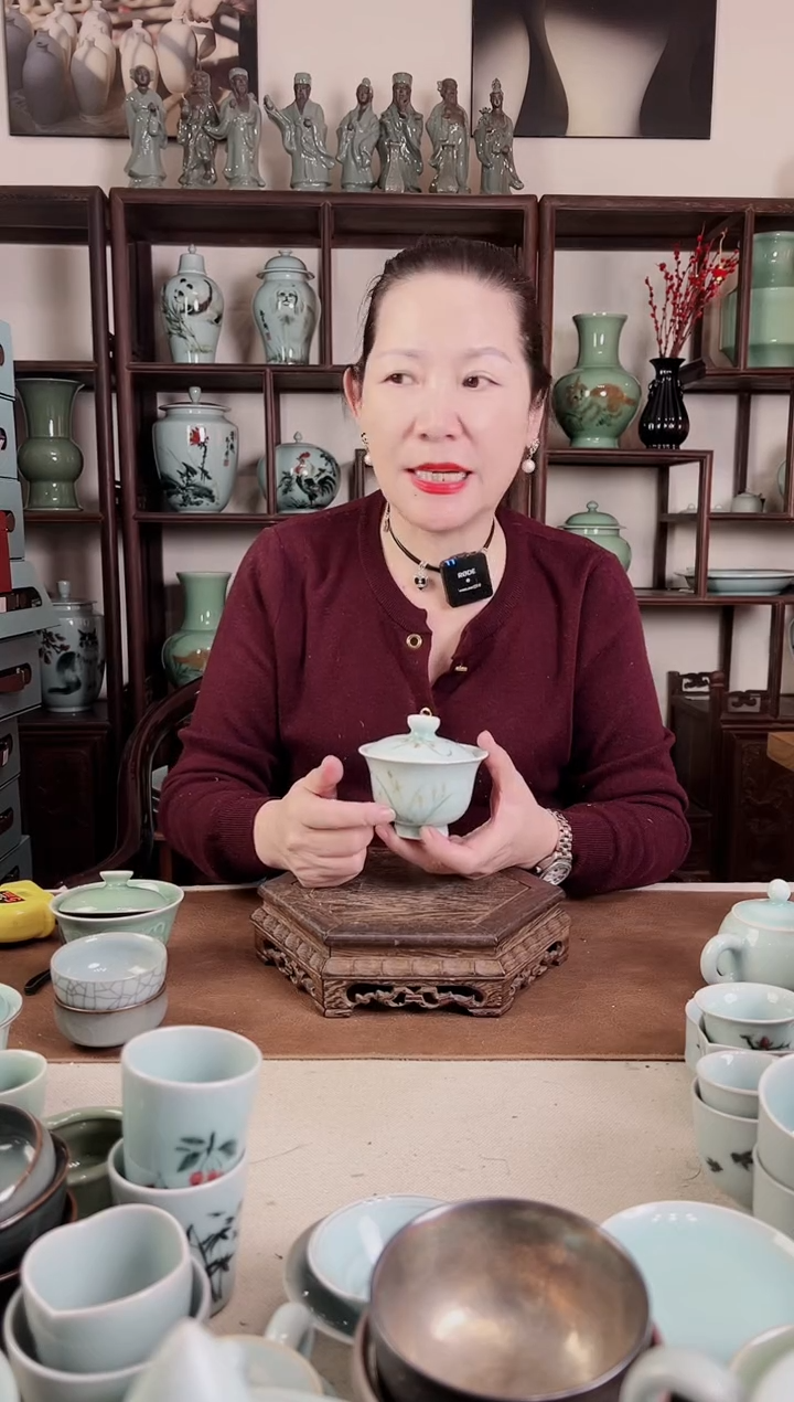 釉中彩 兰花画 二才盖碗