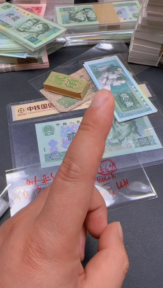1刀货刀货刀货 正红背绿U