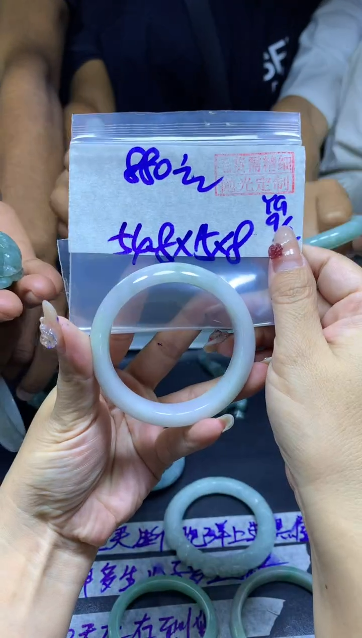 【闪购商品】定制翡翠未镶嵌手镯54.8#880元毛货需精细抛光