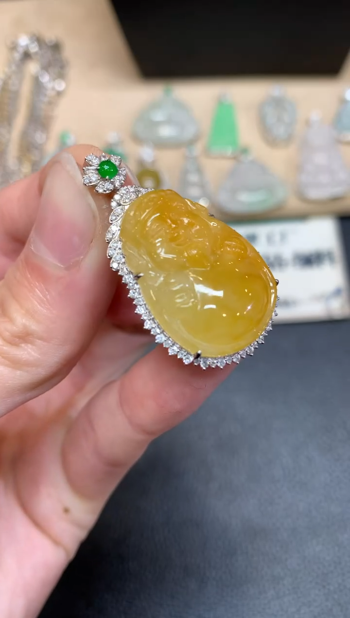 【闪购商品】翡翠颈饰18K金镶嵌财神爷【无服务费】