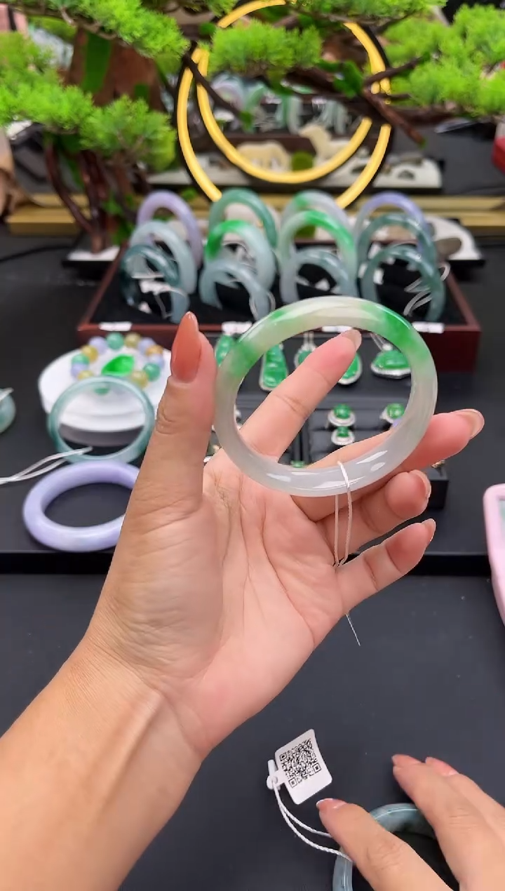 未镶嵌手镯翡翠手镯