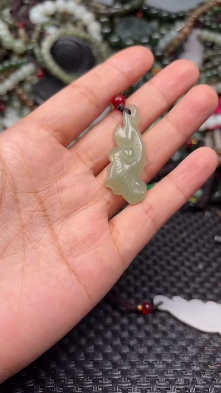 颈饰未镶嵌和田玉1