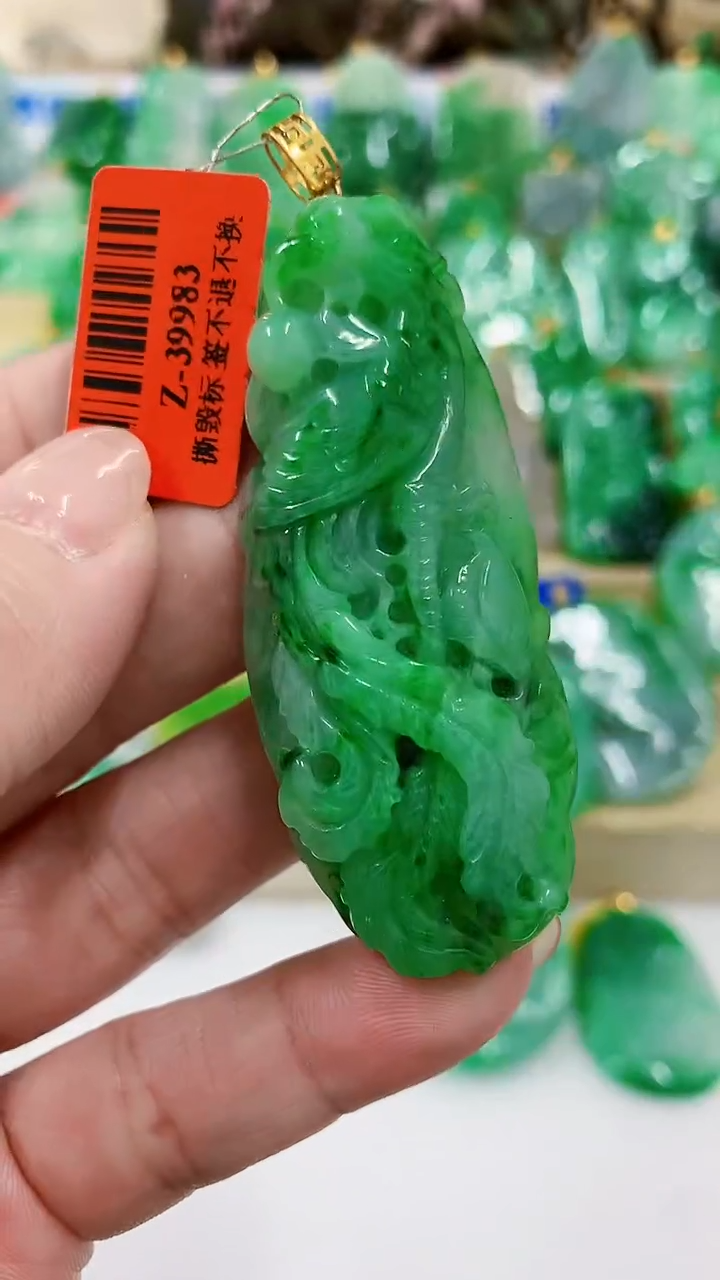 【闪购商品】翡翠吊坠(不含链)18K金镶嵌挂件
