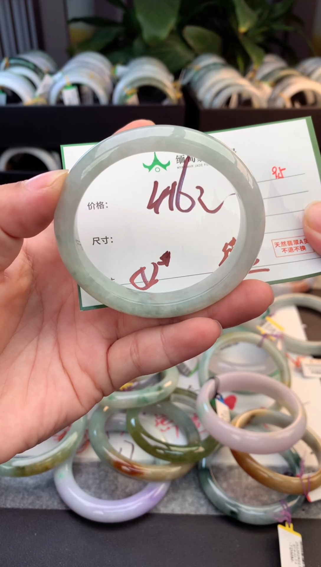 未镶嵌定制翡翠毛货需精细抛光+多人