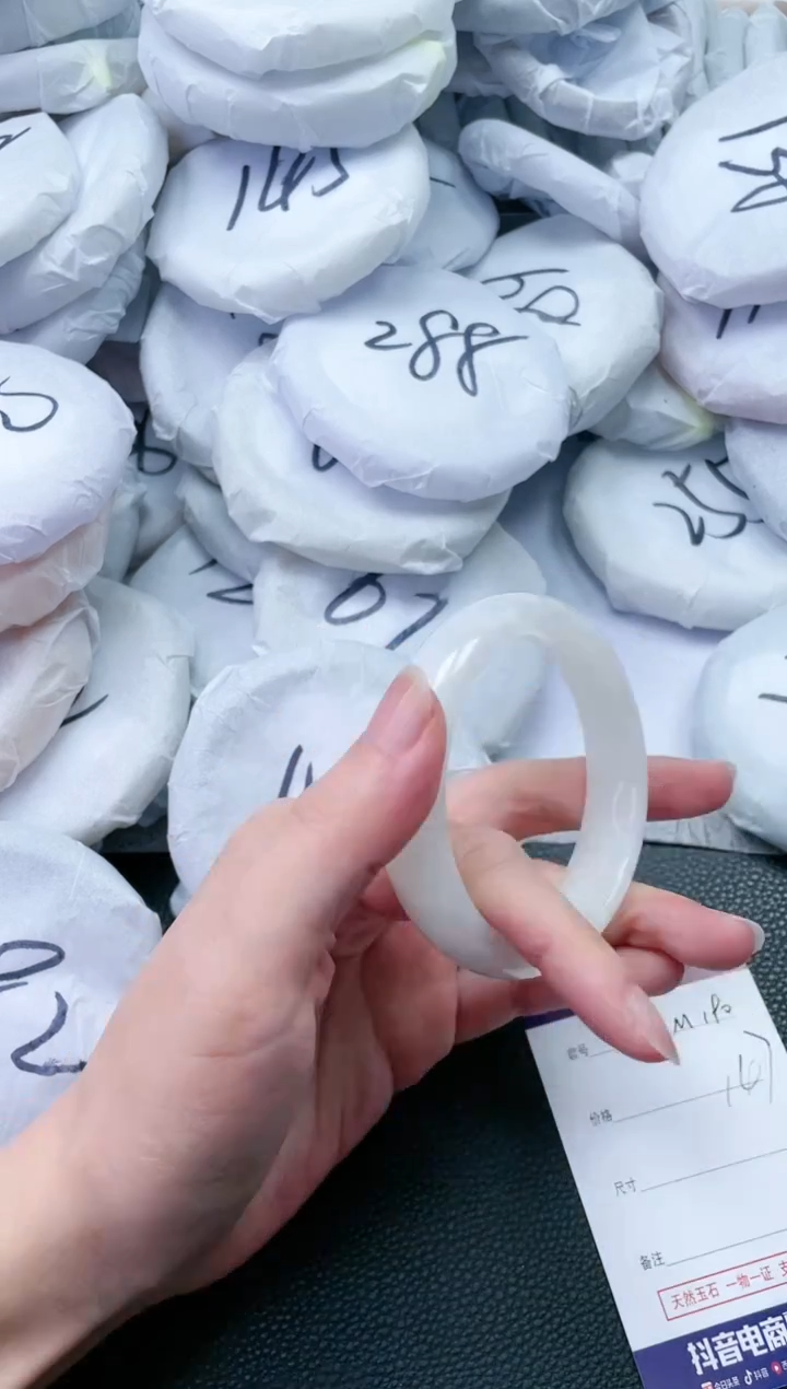 【闪购商品】和田玉手镯未镶嵌M190