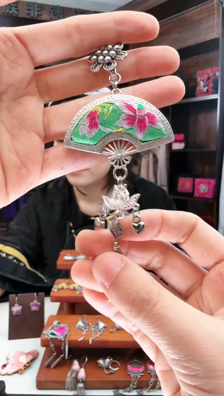 【闪购商品】织绣158蚩梦苗族古绣