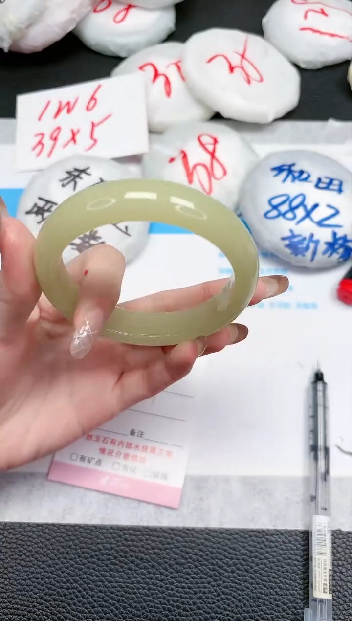 【闪购商品】石英质玉手镯未镶嵌248-59.5