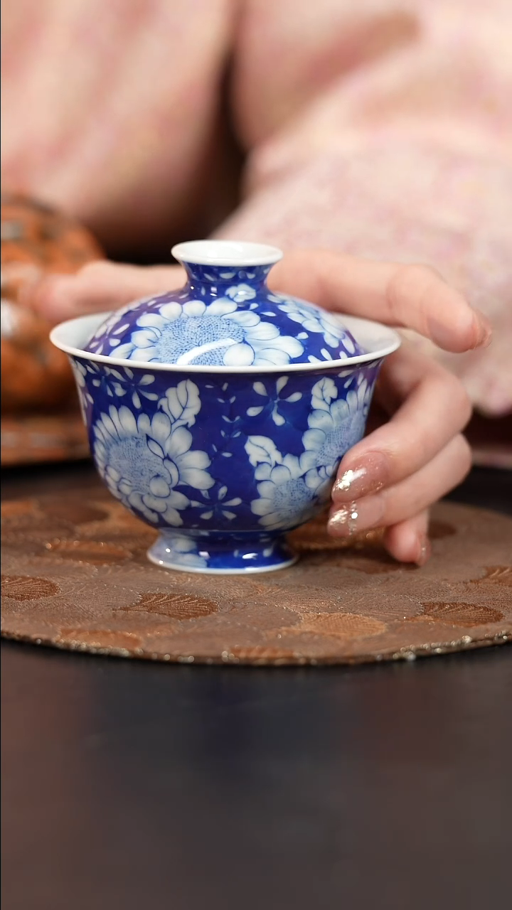 【闪购商品】杯看山柴窑青花图案盖碗