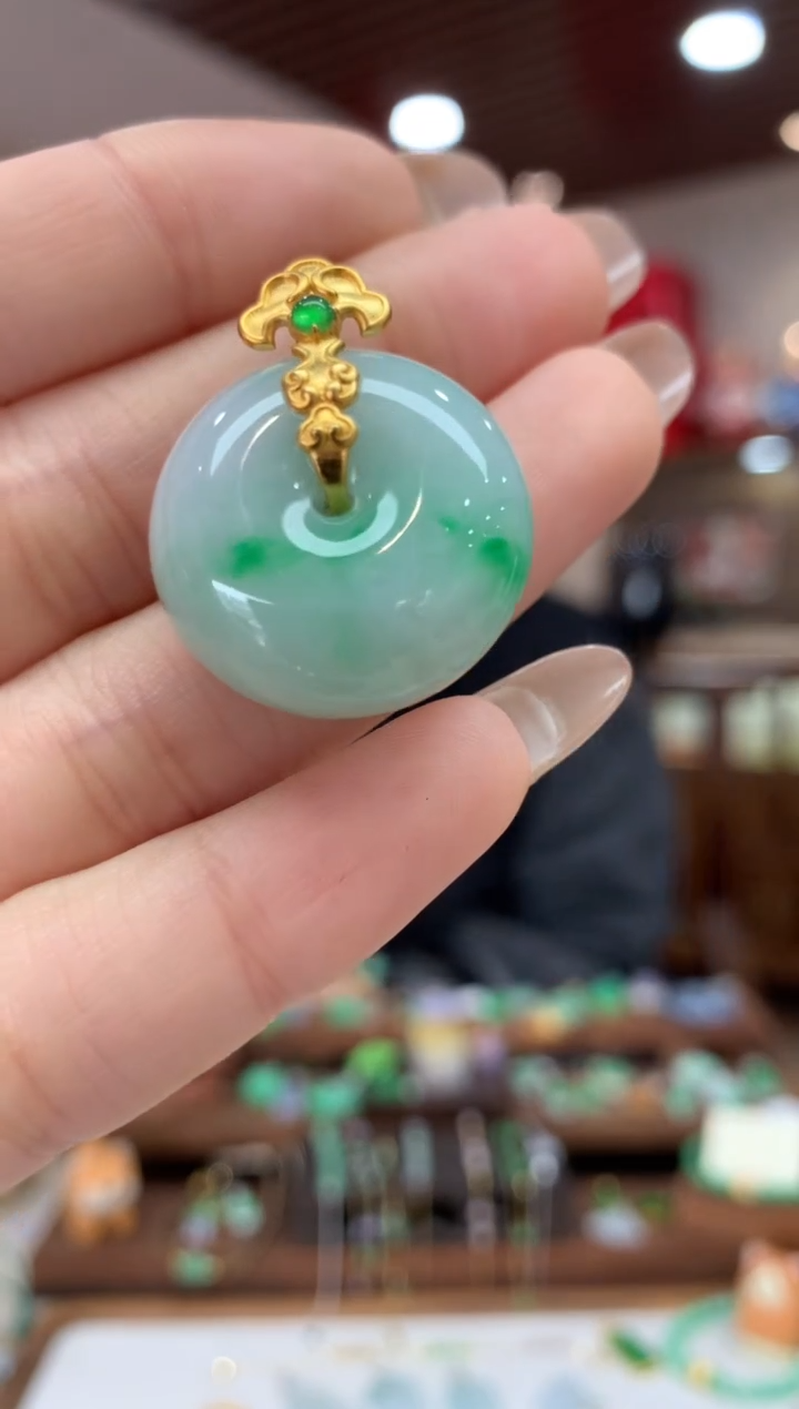 【闪购商品】翡翠吊坠(不含链)18K金镶嵌平安扣