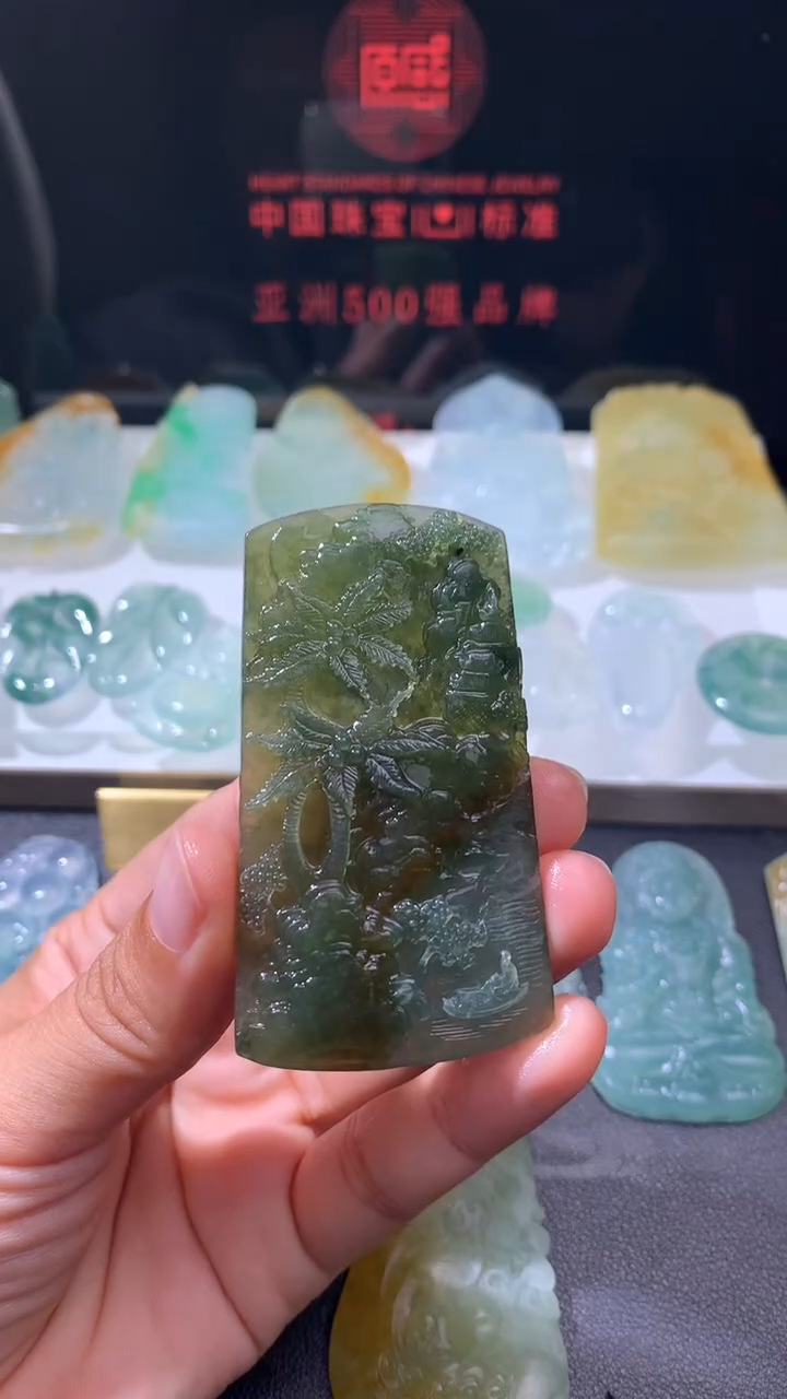 未镶嵌定制翡翠卡**多       