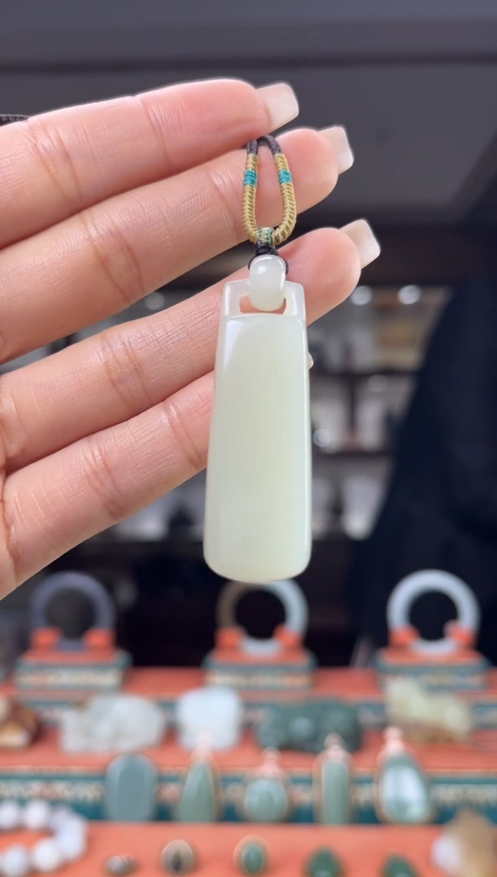 颈饰未镶嵌和田玉佩佩