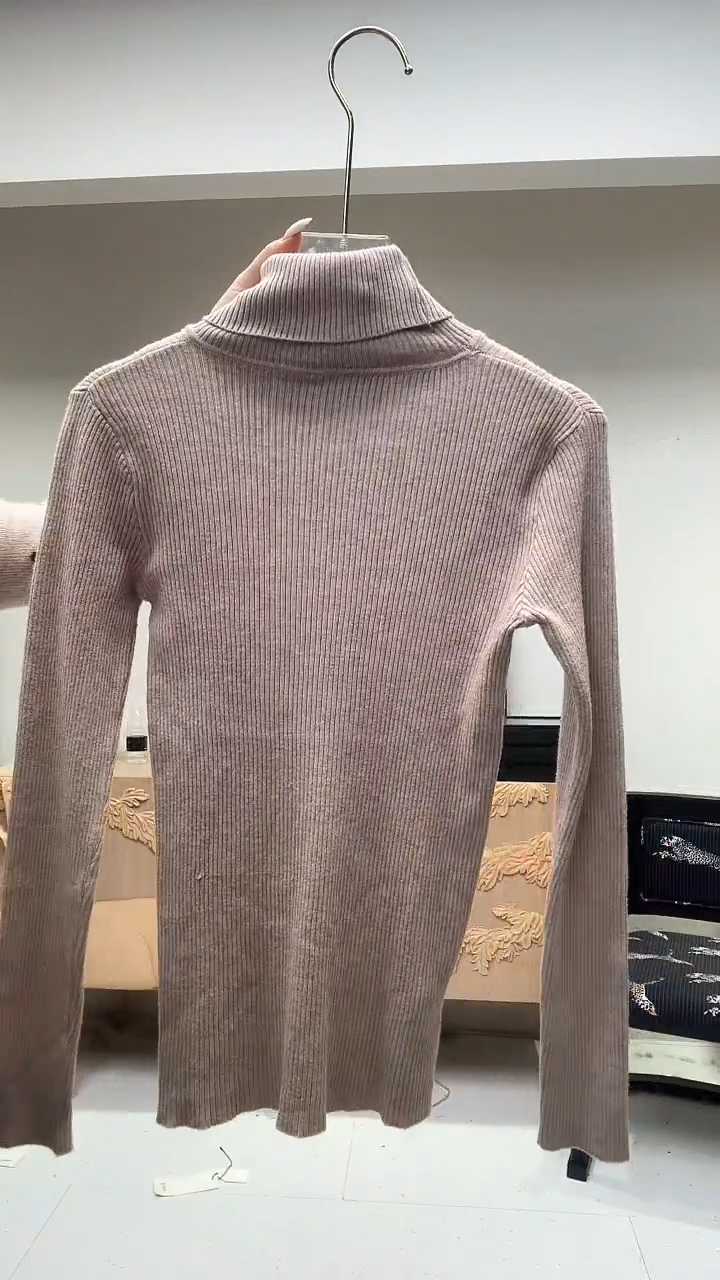 燕麦色高领竖纹羊毛打底