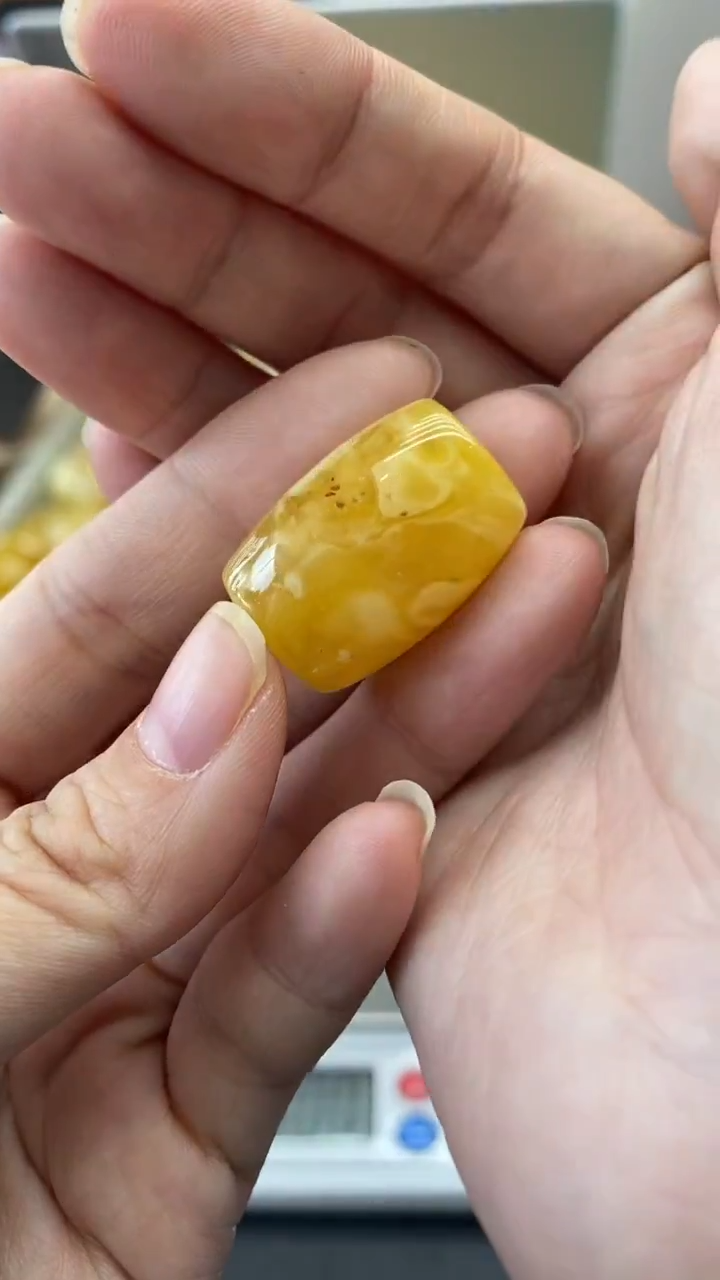 琥珀未镶嵌珠宝奇石922