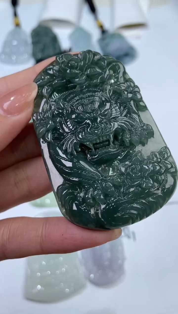 【闪购商品】翡翠未镶嵌颈饰2504095  