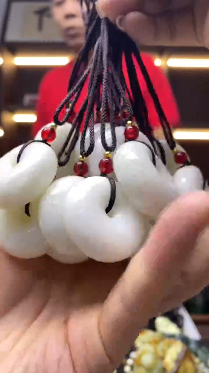 未镶嵌岫玉挂件多种样式发其一  