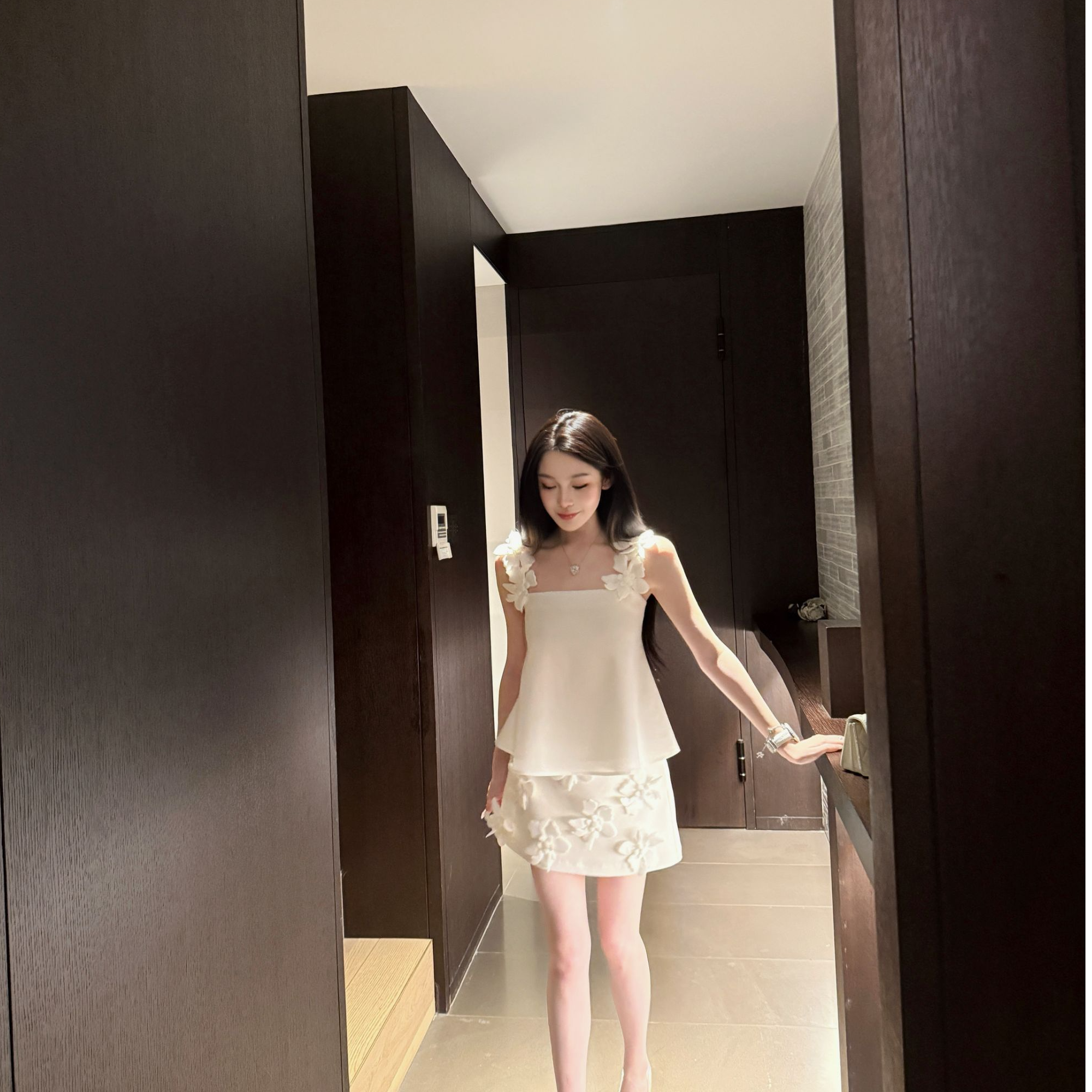 【纯白挚爱-吊带】方领轻奢小众高级感立体花朵装饰吊带无袖上衣