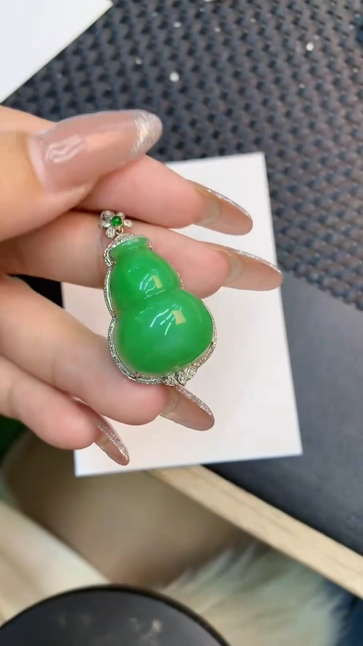 颈饰18K金镶嵌翡翠1