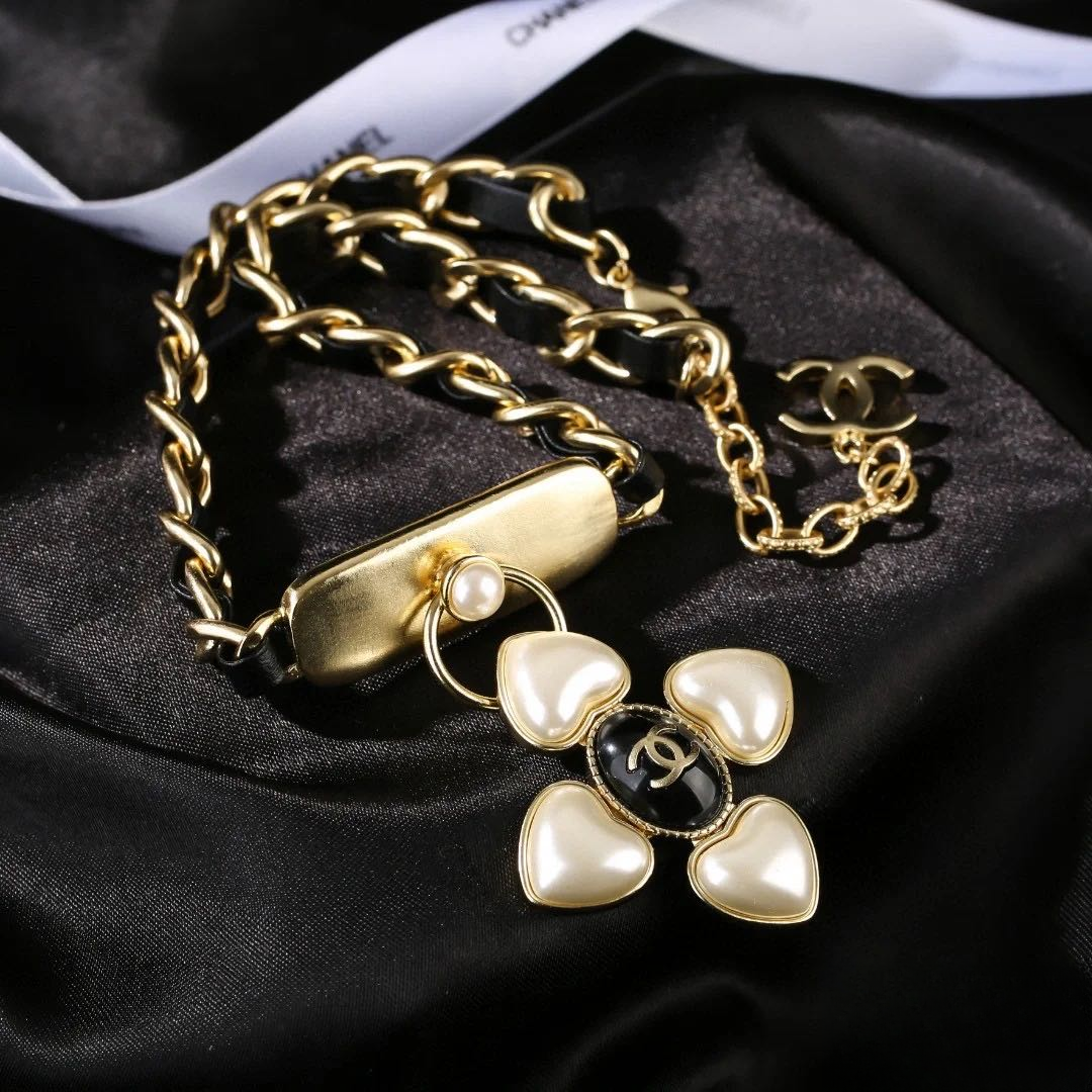 99新 Chanel/香奈儿 20c新款白色珍珠爱心花朵双c项链