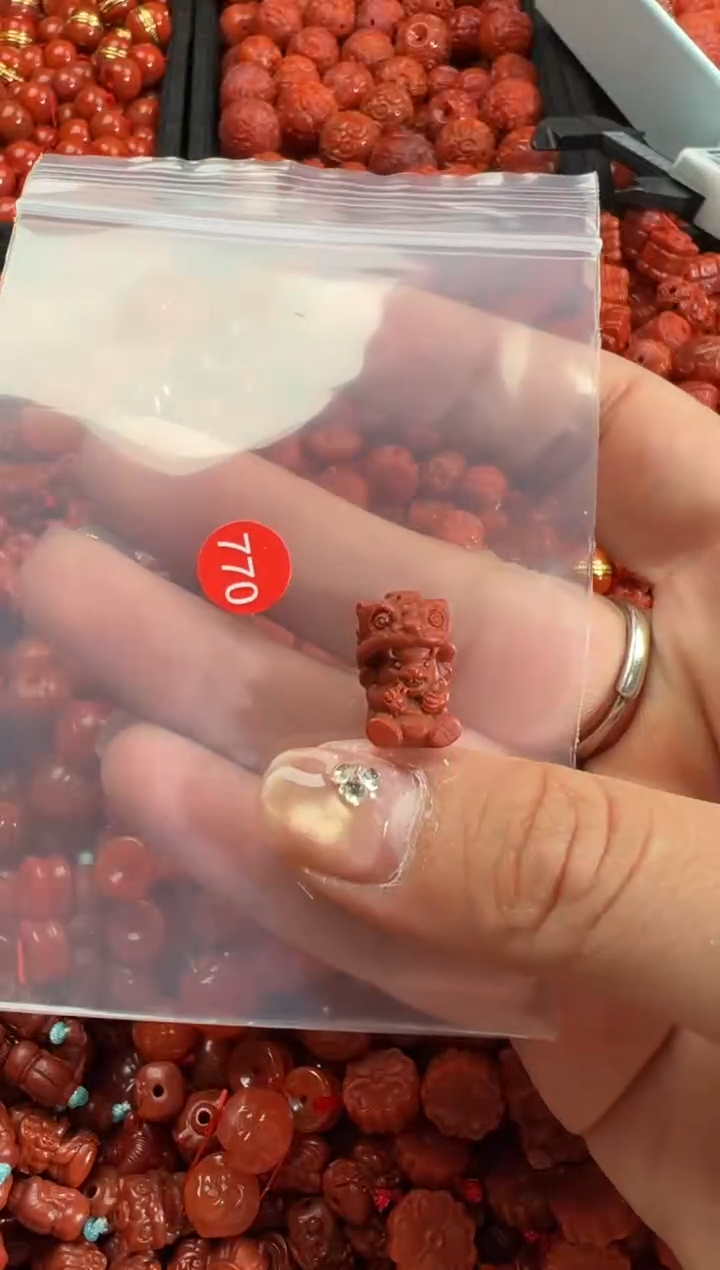 南红玛瑙未镶嵌颈饰1