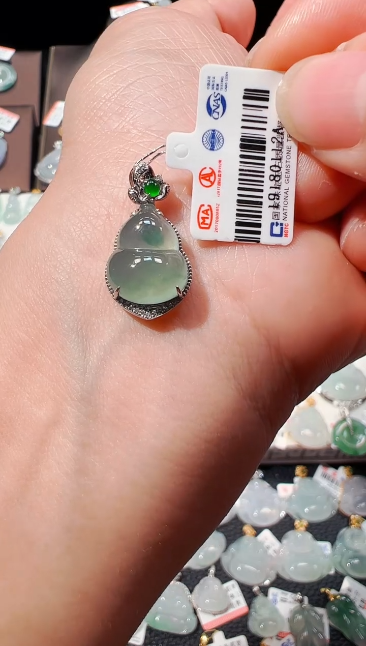 【闪购商品】翡翠吊坠(不含链)18K金镶嵌葫芦吊坠12A