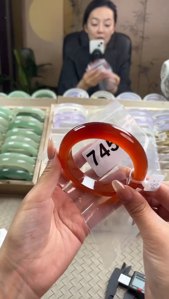 手镯玛瑙/玉髓未镶嵌泽**露745
