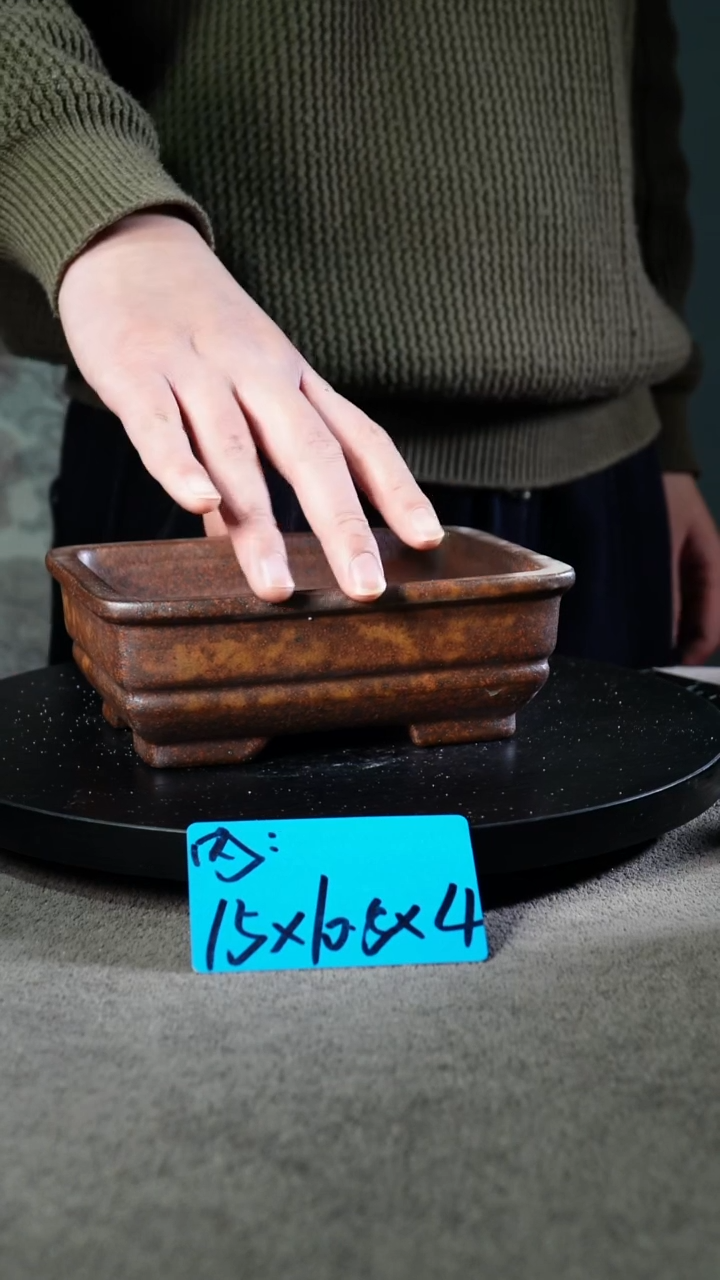 A宜兴紫砂小花盆