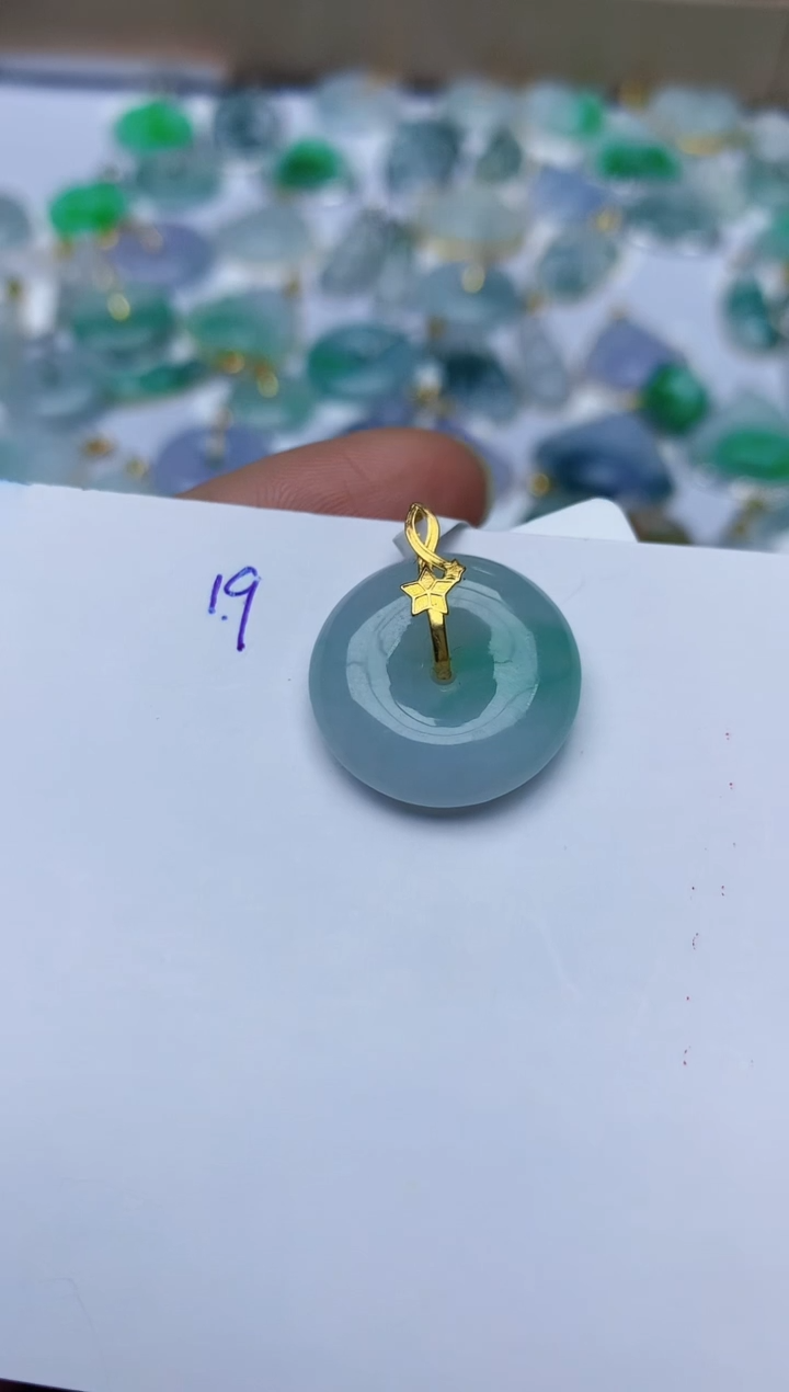 【闪购商品】翡翠颈饰18K金镶嵌天然翡翠A货   