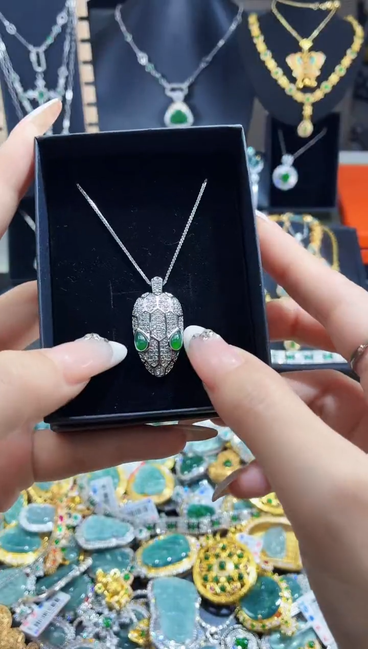 翡翠未镶嵌吊坠(不含链)天然翡翠a货 多样性发其一