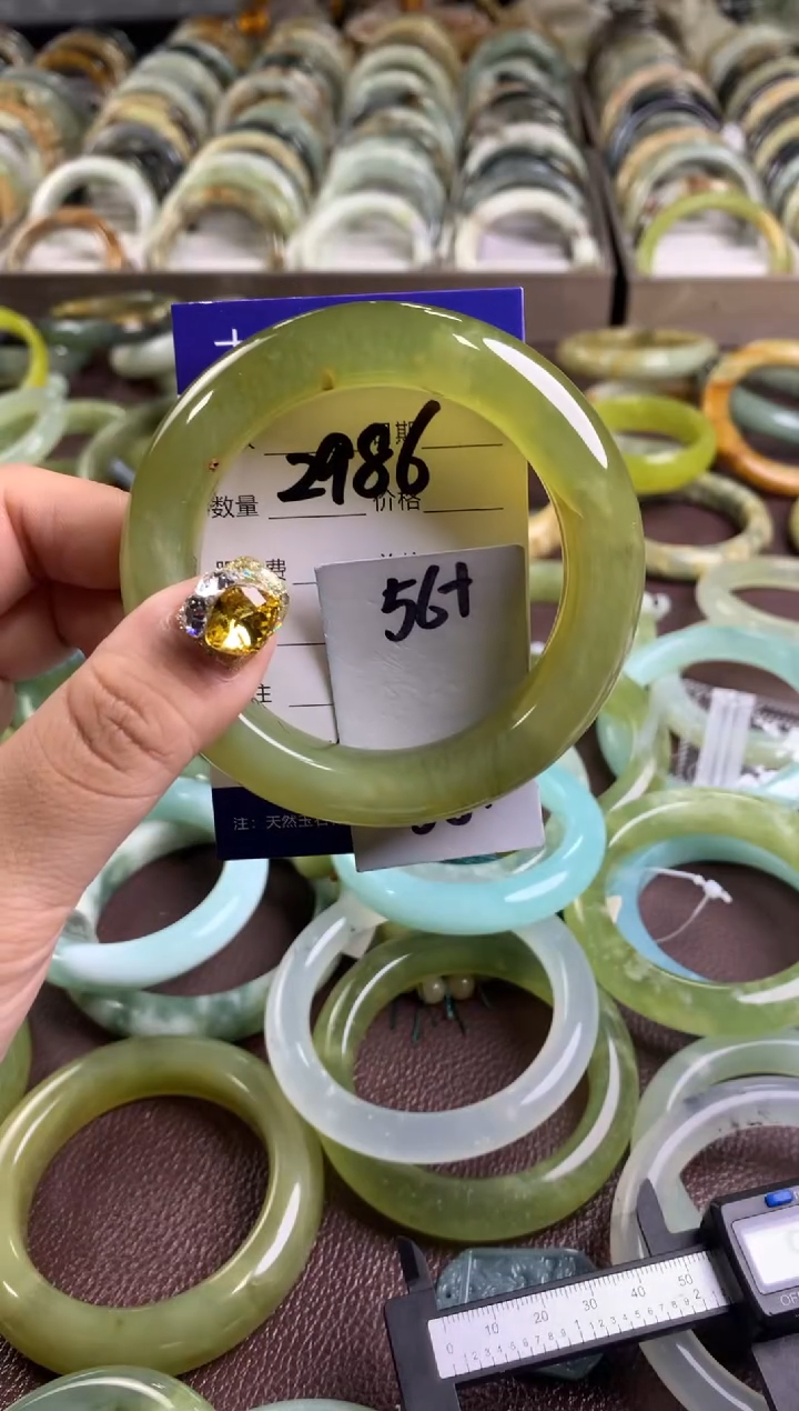 【闪购商品】蛇纹石玉手镯未镶嵌2986