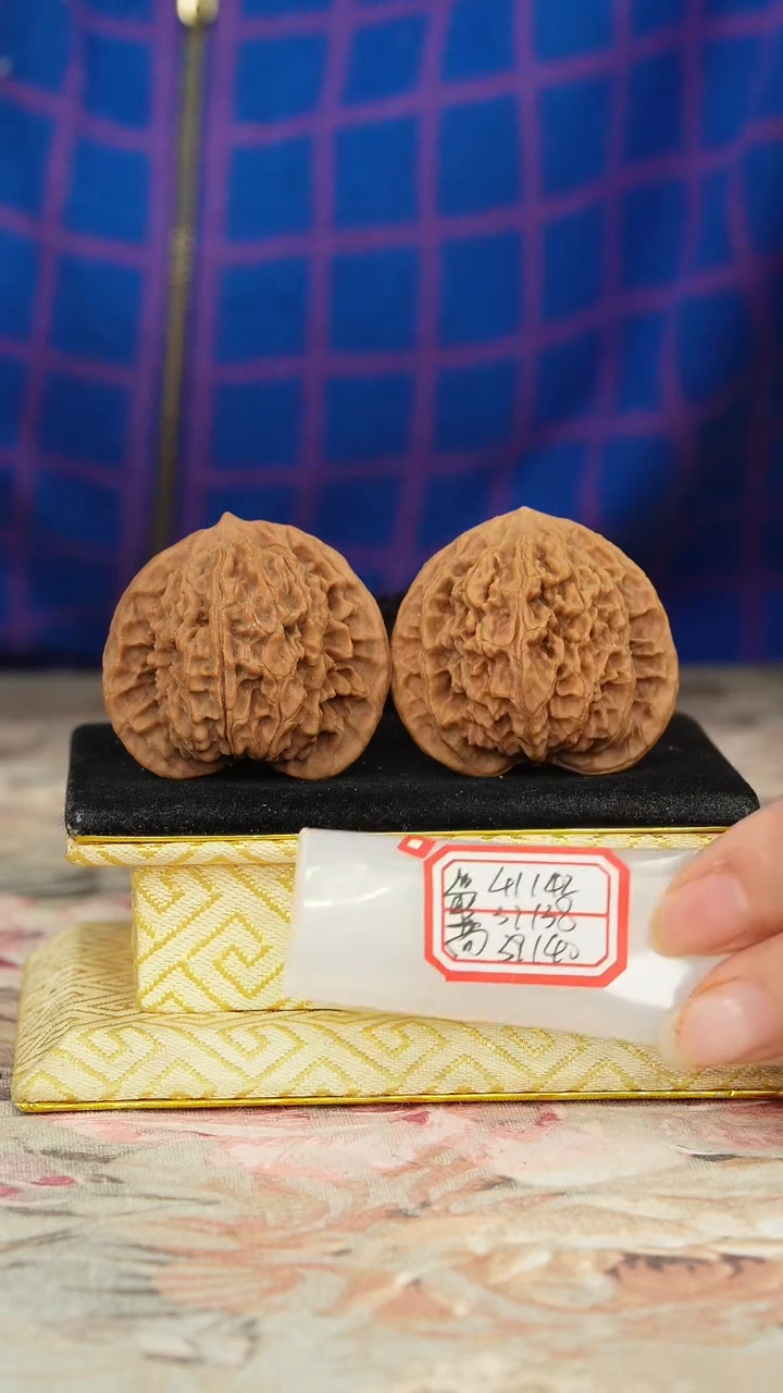 【闪购商品】文玩核桃把件盘龙纹