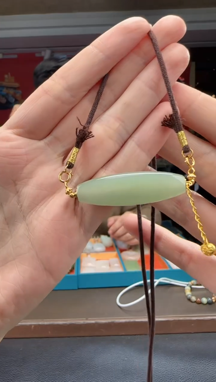 颈饰未镶嵌和田玉晴水吊坠