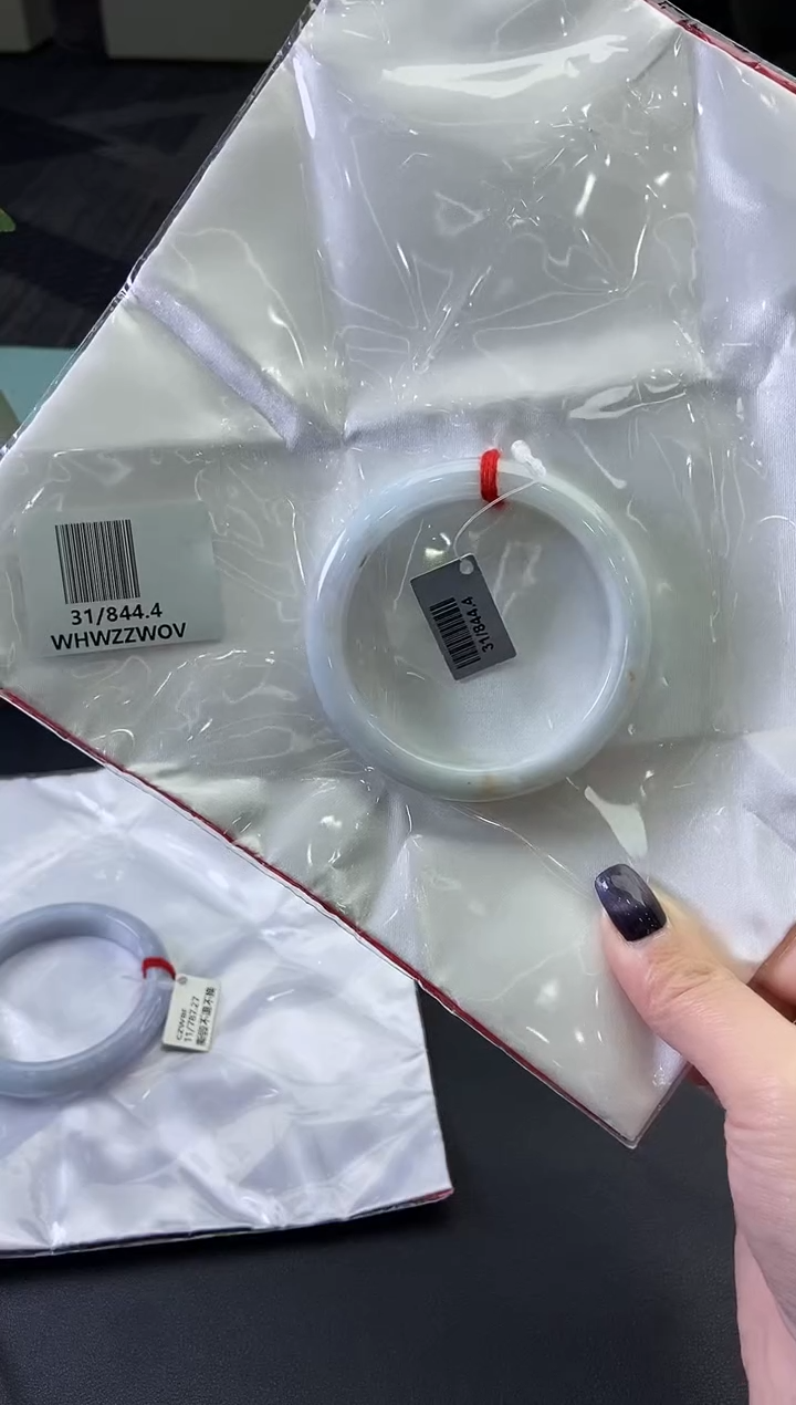 【闪购商品】翡翠手镯未镶嵌LCG镯 31-844.4