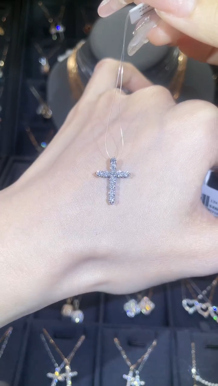 【闪购商品】钻石吊坠(不含链)18K金镶嵌18K金白 十字架总50分