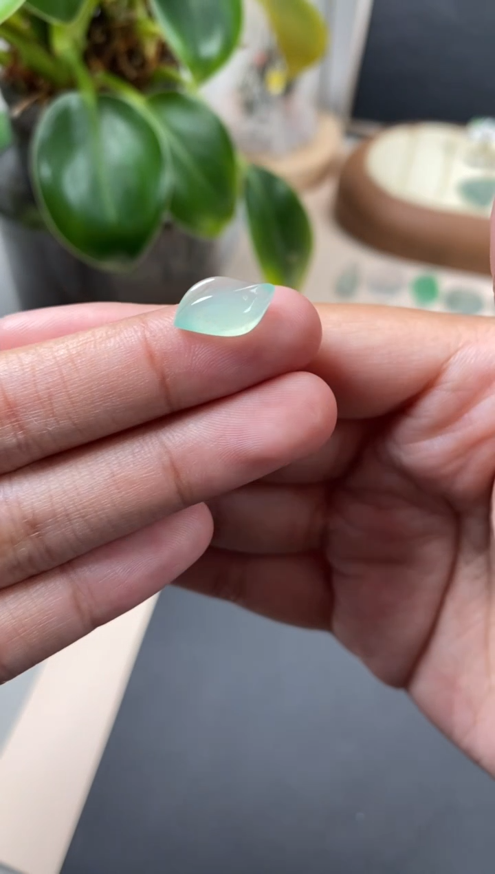【闪购商品】翡翠颈饰未镶嵌翡翠冰晴随型