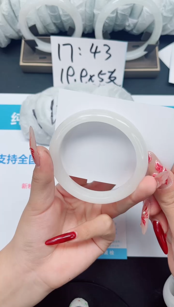 【闪购商品】石英质玉手镯未镶嵌b162