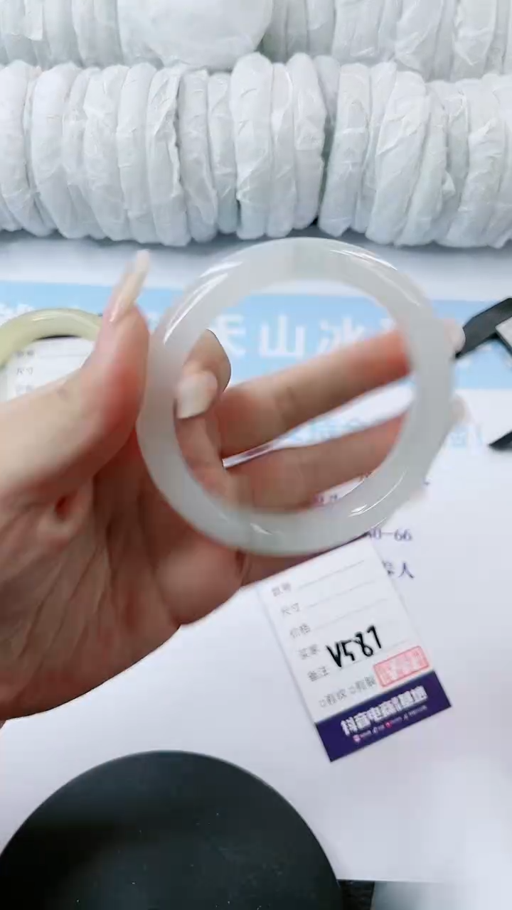 【闪购商品】石英质玉手镯未镶嵌多样性发货V587