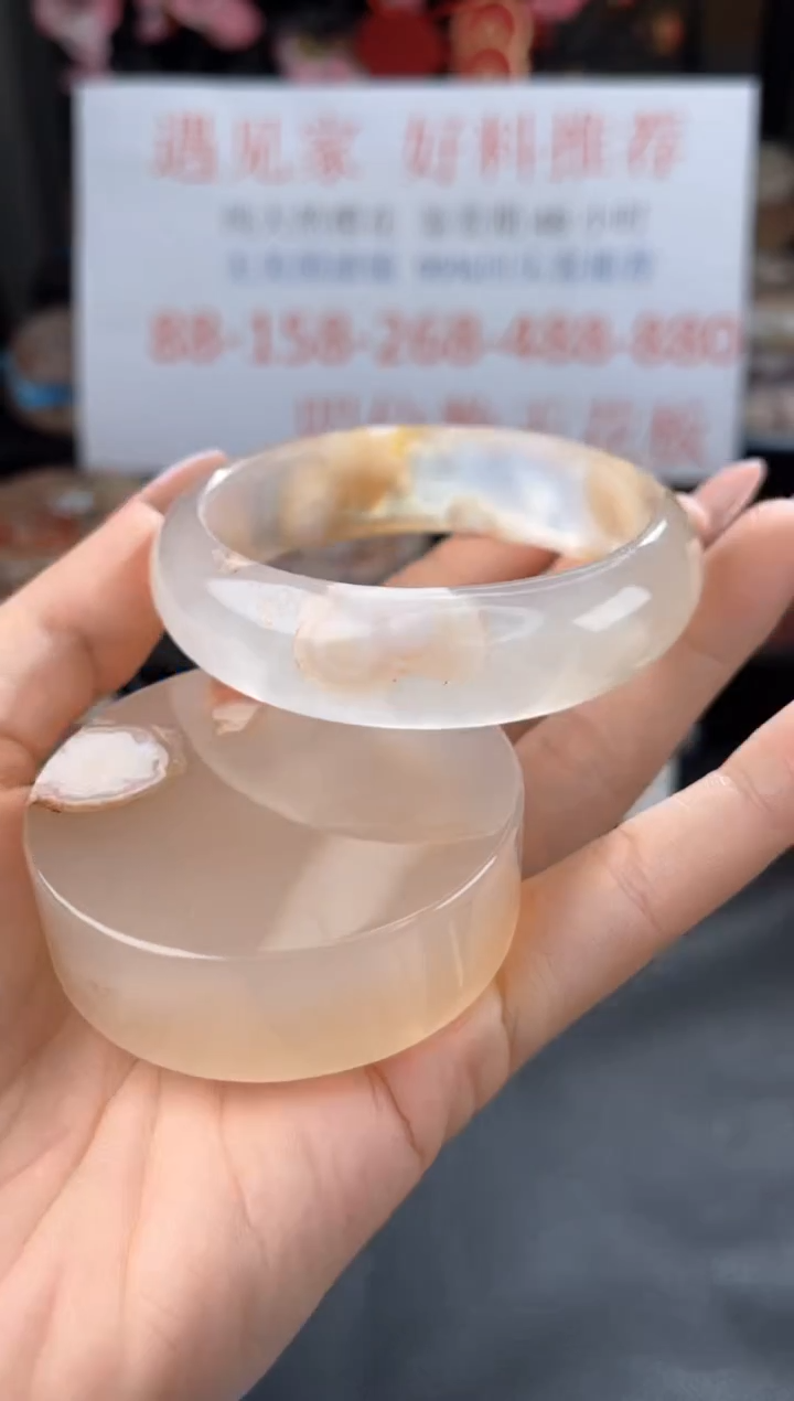 【闪购商品】石英质玉手镯未镶嵌57
