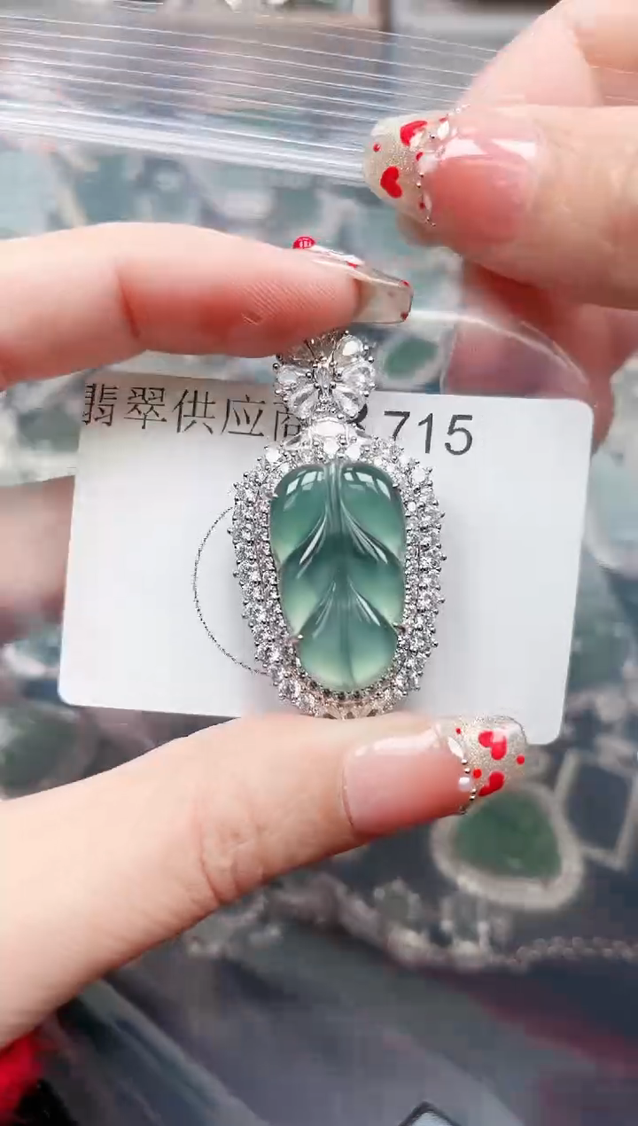 【闪购商品】翡翠颈饰未镶嵌715赠皮绳