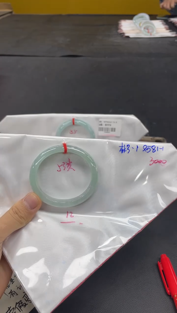 未镶嵌手镯翡翠翡翠手镯