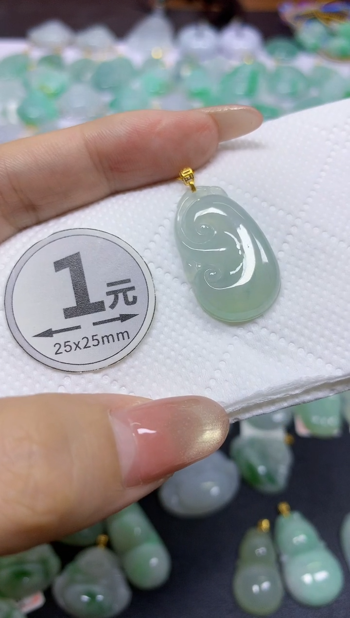 颈饰18K金镶嵌翡翠天然翡翠A货