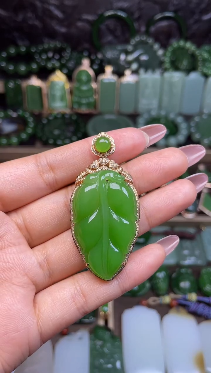 【闪购商品】和田玉吊坠叶子18K金镶嵌苹果绿
