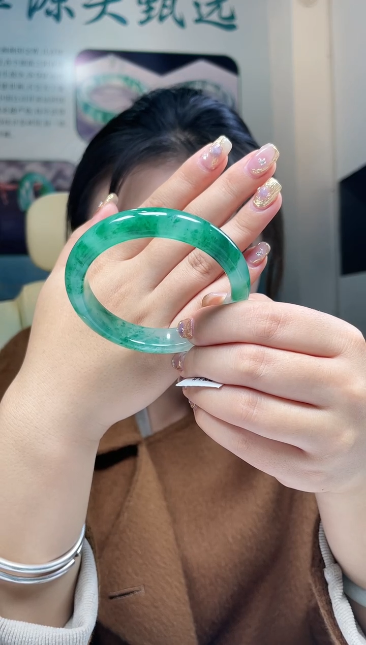 【闪购商品】石英质玉手镯未镶嵌非洲翠手镯多样性发货  