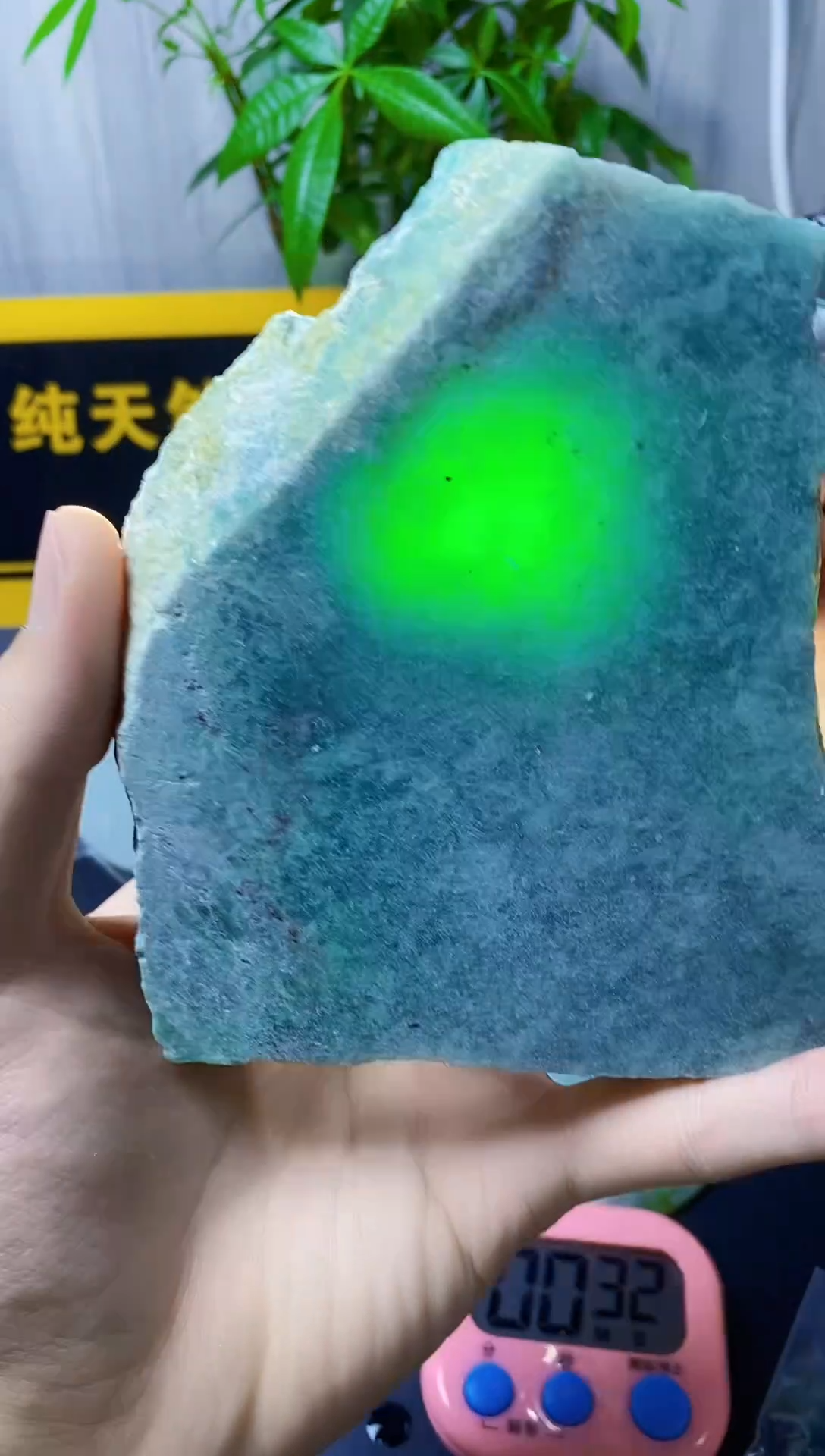 翡翠未镶嵌颈饰安****锁翡翠
