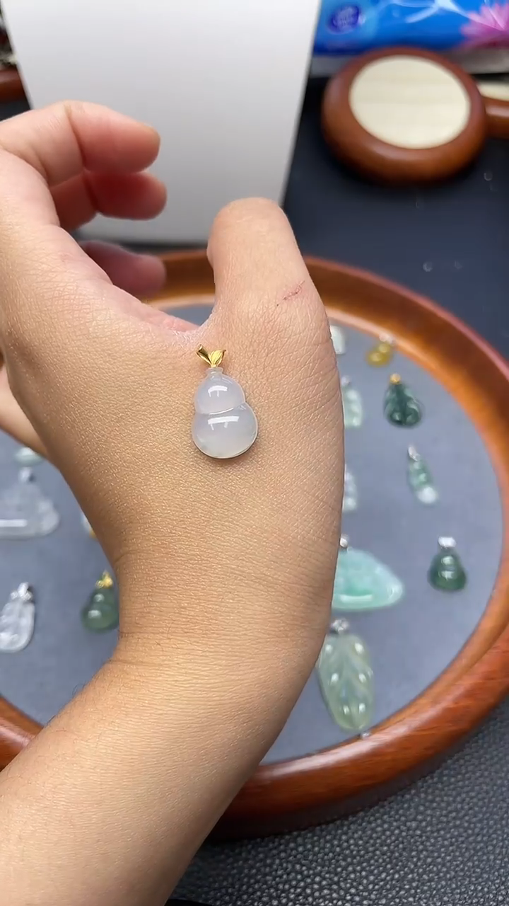颈饰18K金镶嵌翡翠（10号）纯天然缅甸翡翠A货葫芦（吊坠）